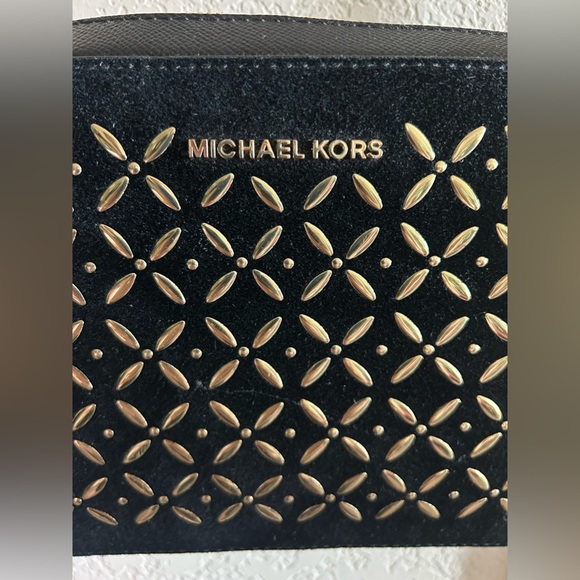 Black & Gold Jet Set Michael Kors Crossbody 🖤 - Picture 2 of 8